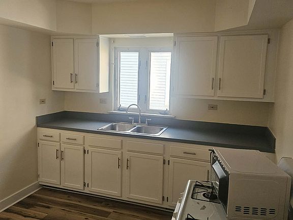 4th image of 8301 Denison Ave #1