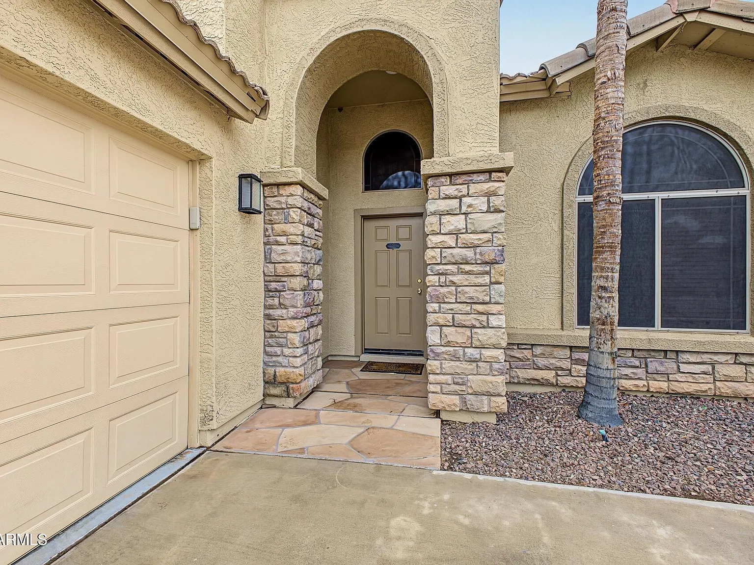 4 bed, 2.5 bath, 2203 sqft, $2,800 — Photo 3