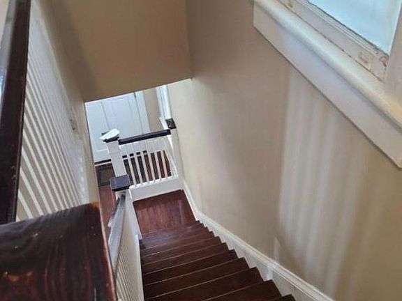 5th image of 624 W 37th St