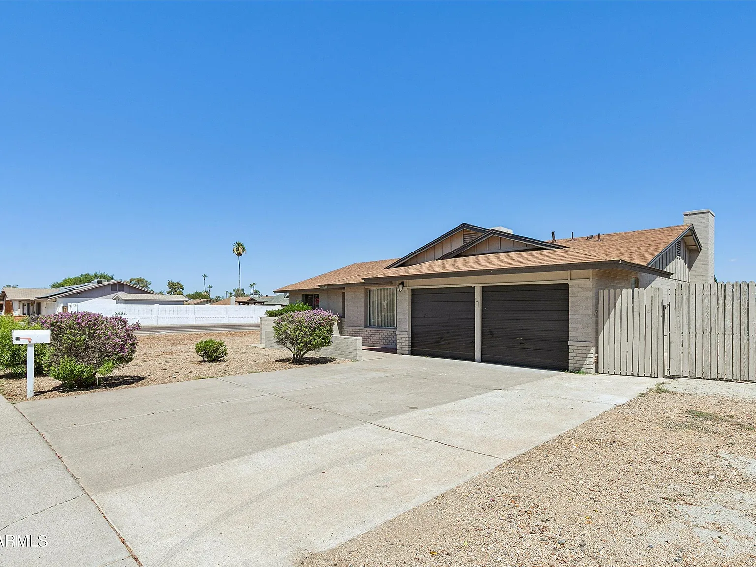 3 bed, 2.0 bath, 2018 sqft, $2,495 — Photo 2