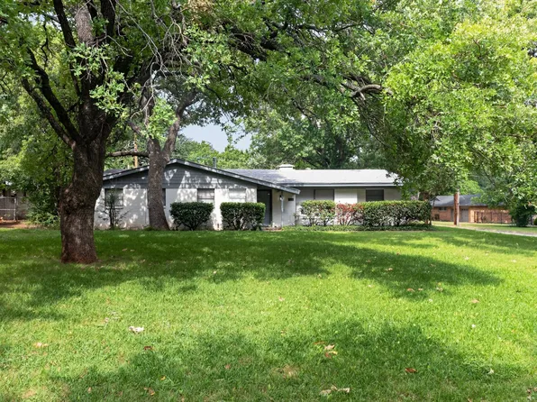 341 Arcadia St, Hurst, TX 76053