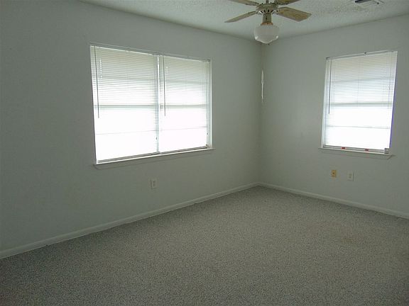 5th image of 304 S Hill St