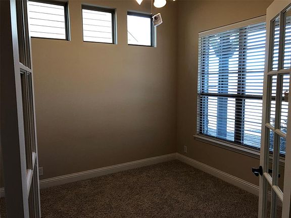 4th image of 2120 Burke Dr
