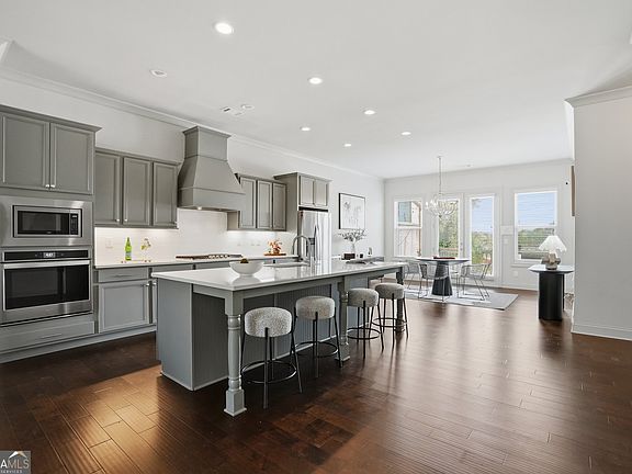 5th image of 1910 Skyfall Cir