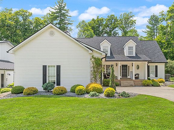 4th image of 6245 Heritage Ct NE