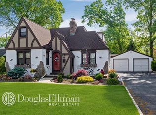 24 Murray Pl, Merrick, NY 11566