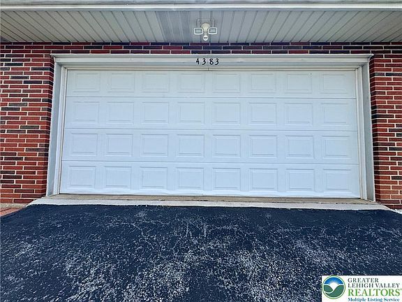 3rd image of 4383 Truman St