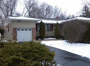 27 Carmen Dr, Nanuet, NY 10954