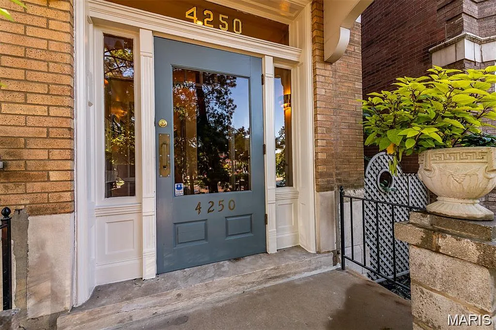 2 bed, 2.0 bath, 1785 sqft, $2,200 — Photo 1