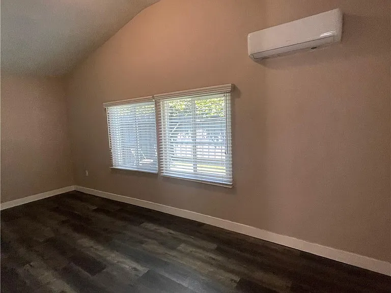 7024 Wilbur Ave — Photo 13