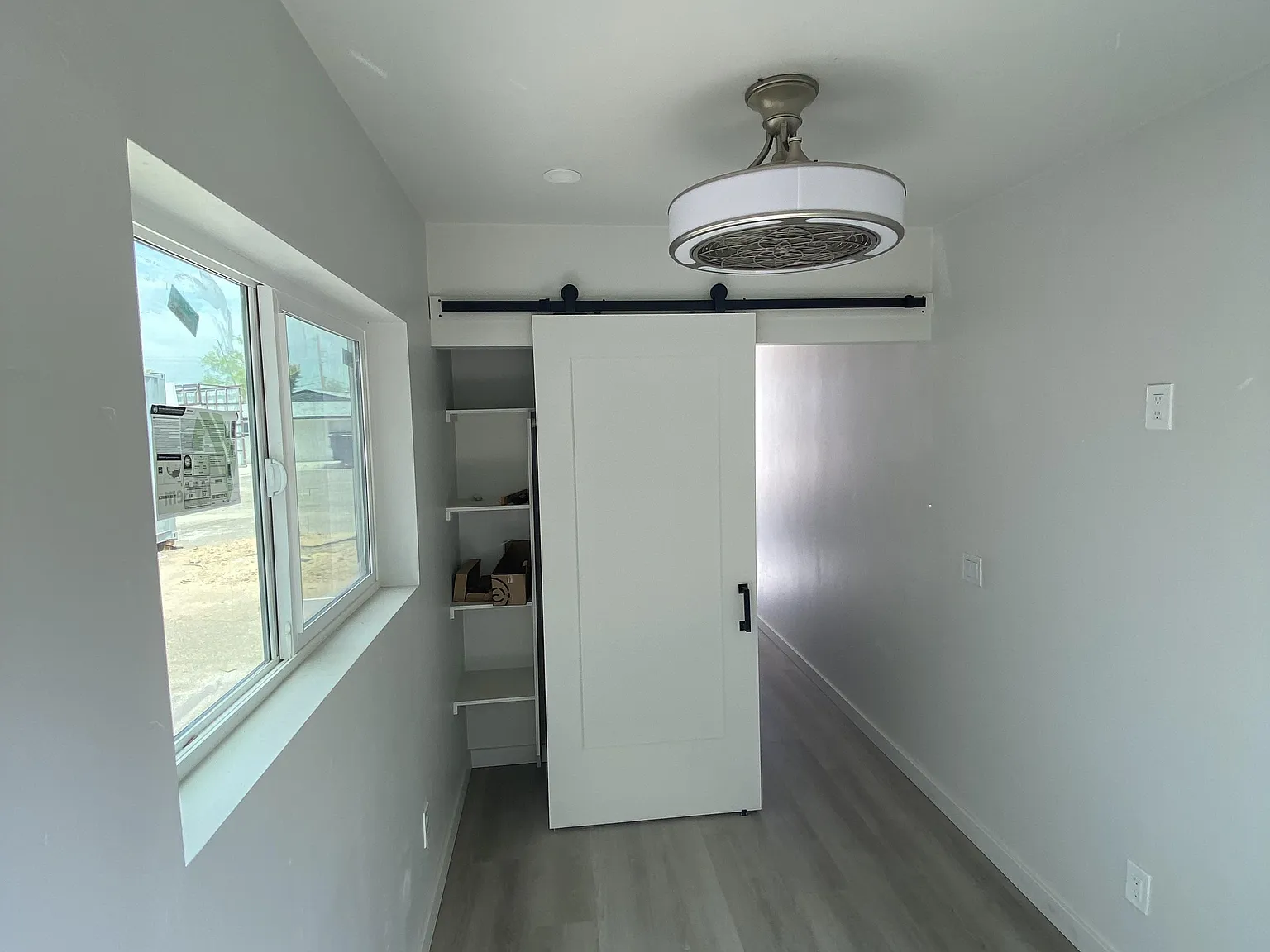 1 bed, 1.0 bath, 320 sqft, $1,139 — Photo 2