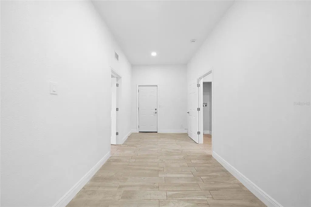 2 bed, 1.0 bath, 1332 sqft, $2,200 — Photo 3