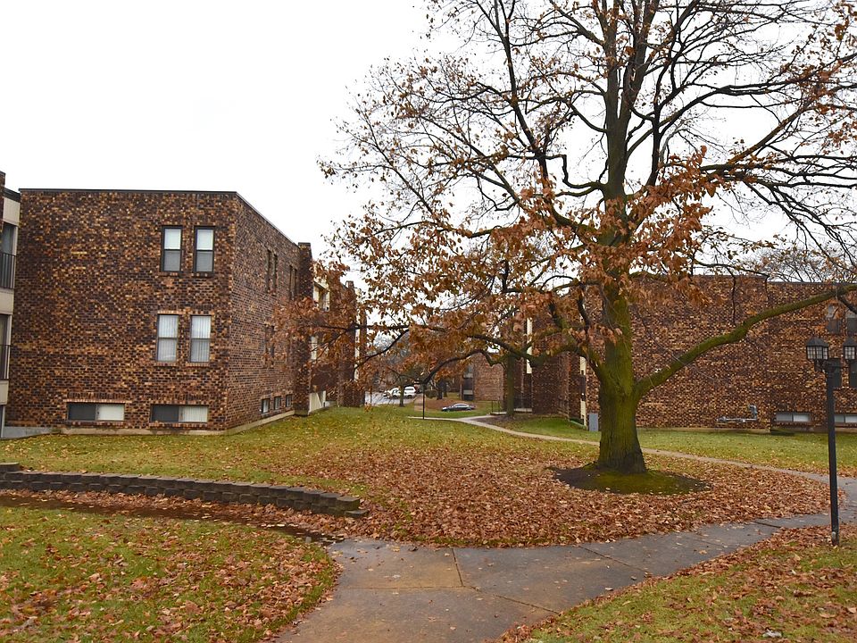 1st image of 2263 Country Club Dr APT 15