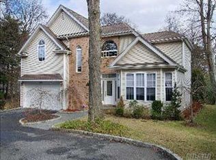 104 Addison Ln, Greenvale, NY 11548