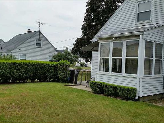 4th image of 169 Chandler Ave