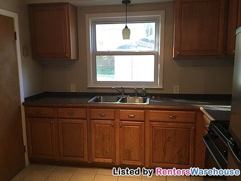 3rd image of 24241 Cloverlawn Ave