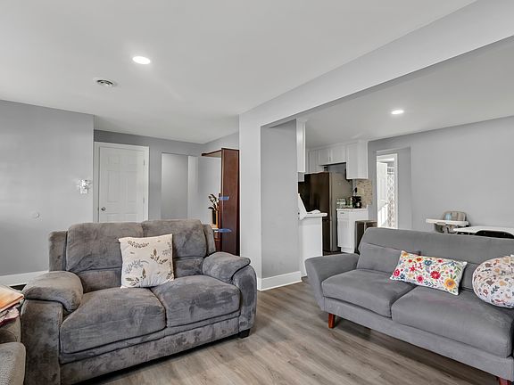 5th image of 1751 Sparrow Ave