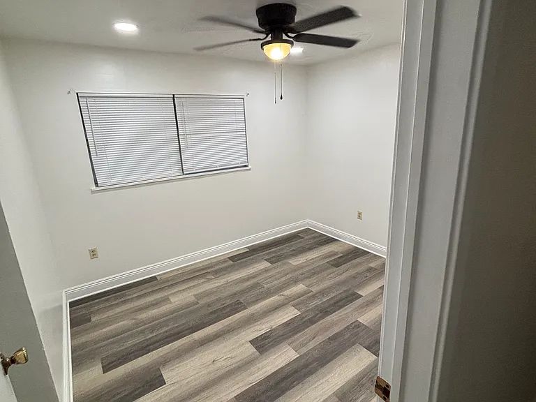 210 Appletree Ln — Photo 33