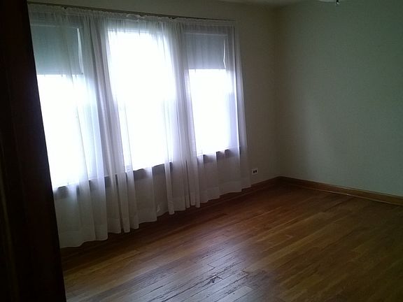 3rd image of 3982 E 52nd St