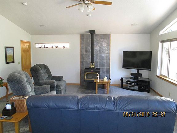5th image of 3395 Hill Crest Dr