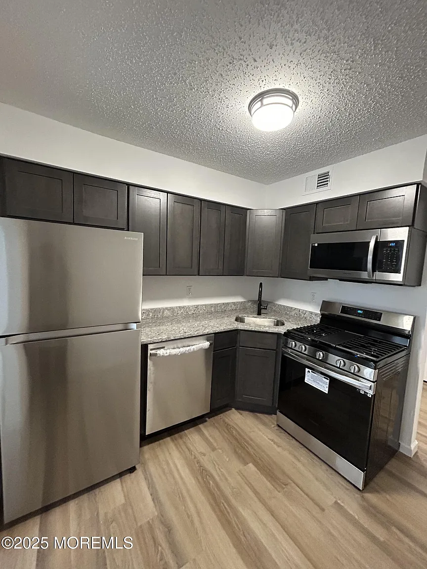 41 Diane Dr photo 1