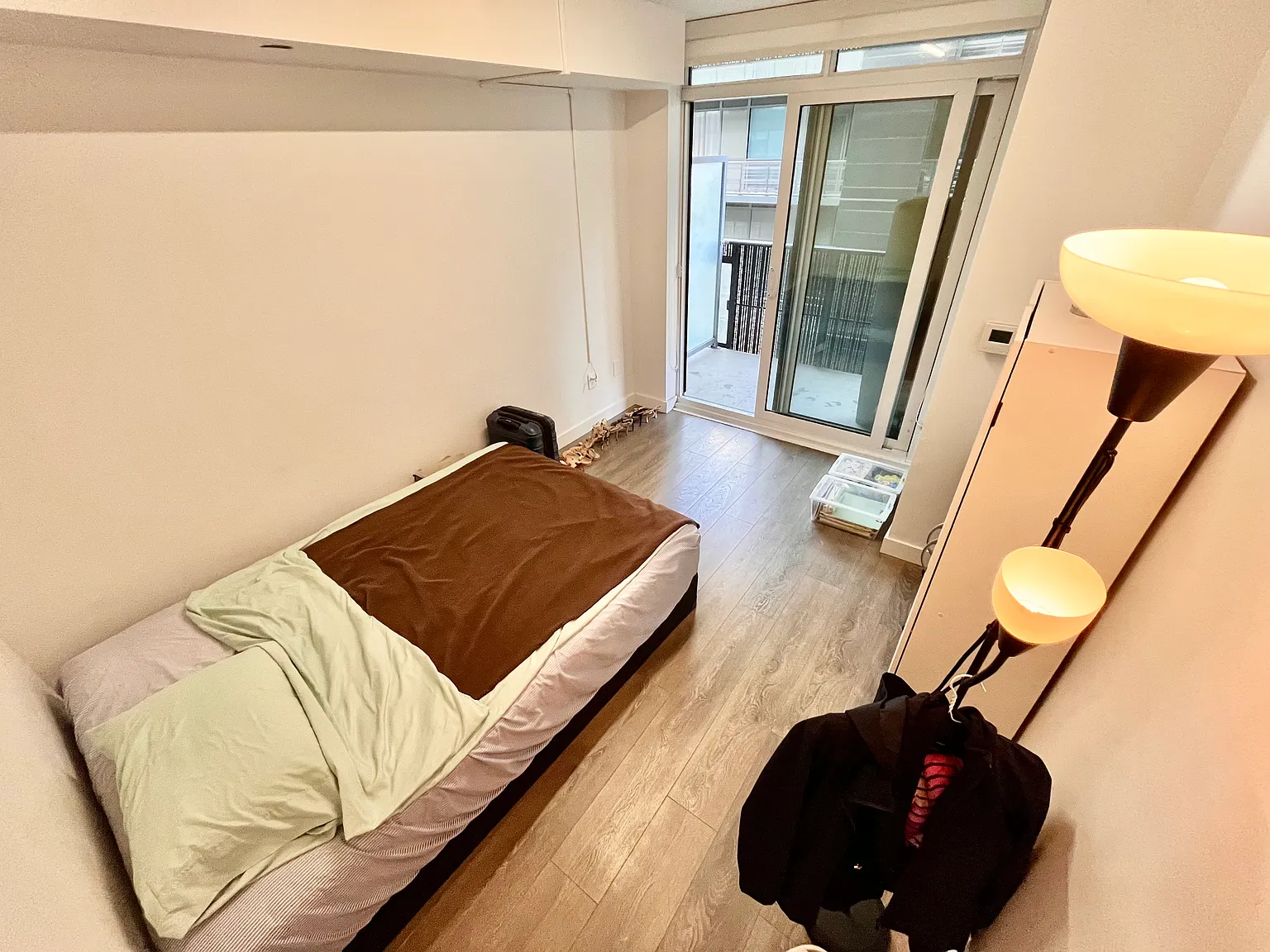 3 bed, 726 sqft, $1,300 — Photo 2
