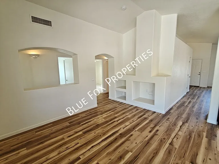 600 E River Walk Dr — Photo 11
