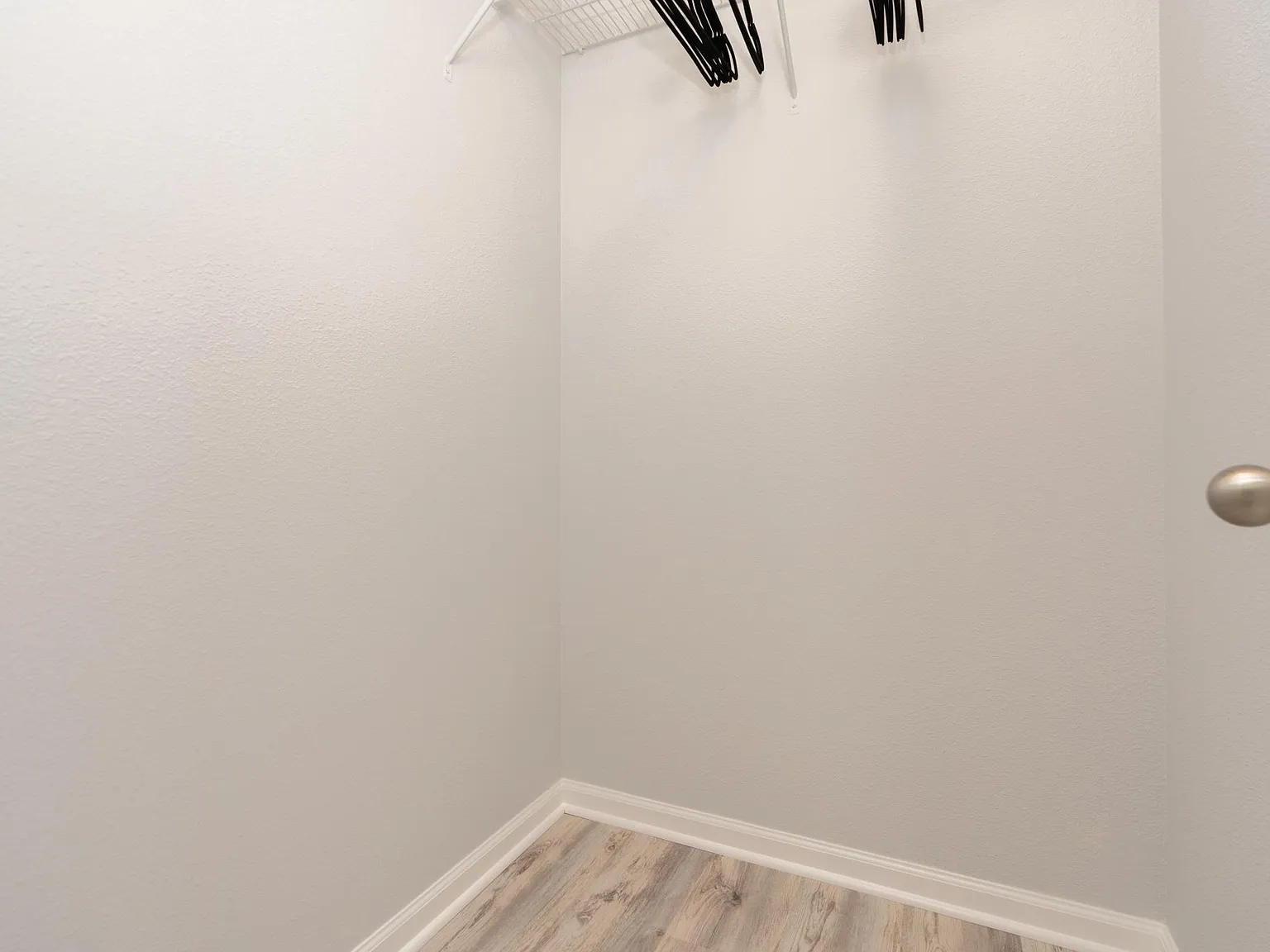 2 bed, 2.5 bath, 1300 sqft, $2,600 — Photo 2