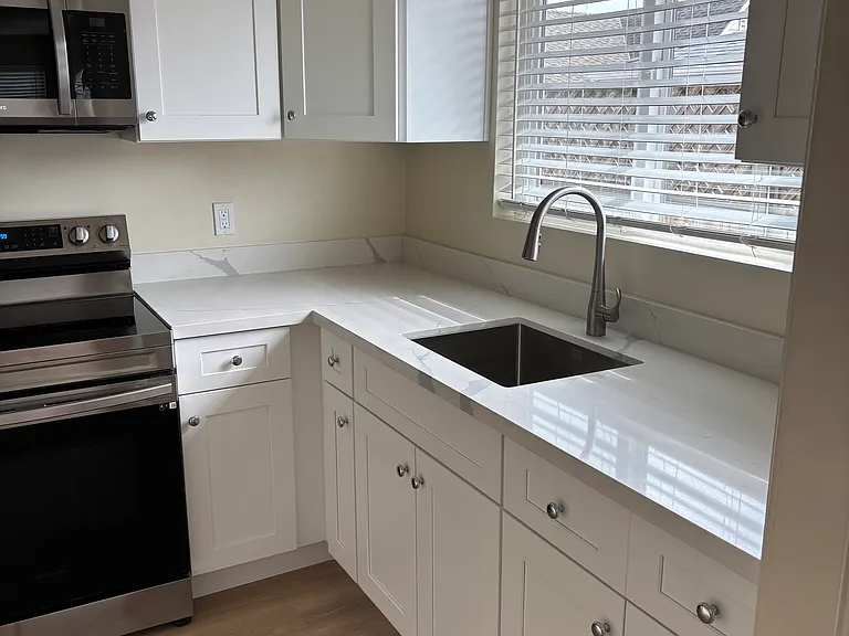 912 Roosevelt St — Photo 5