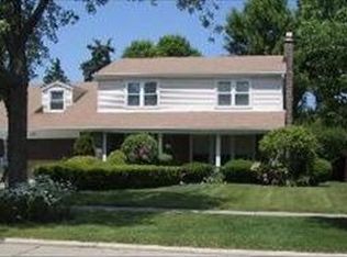 4104 Crestwood Dr, Northbrook, IL 60062
