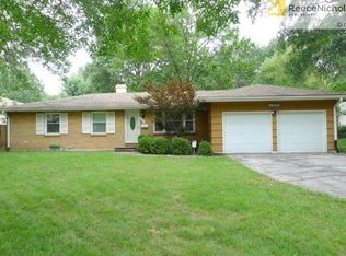 4629 NE Sherwood Dr, Kansas City, MO 64117