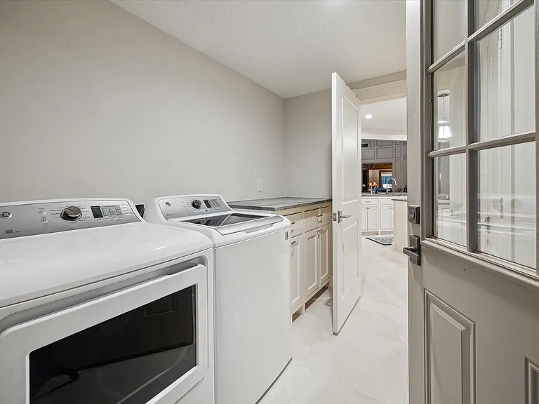 15406 Old Stone Trl — Photo 33