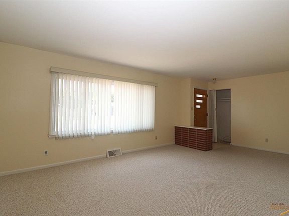 4th image of 809 4th St