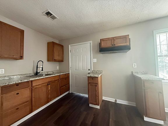 5th image of 2076 Goff Ave