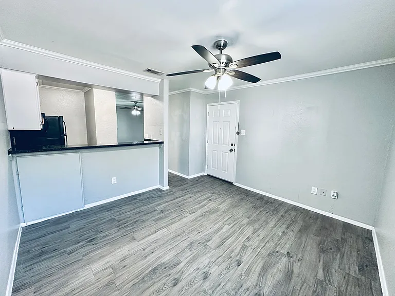 Awesome open Studio Apartments Close to Downtown — Photo 49