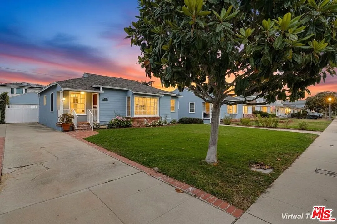 3 bed, 1.0 bath, 1121 sqft, $5,850 — Photo 2