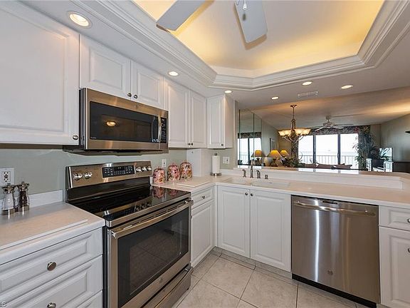 5th image of 260 Seaview Ct APT 505