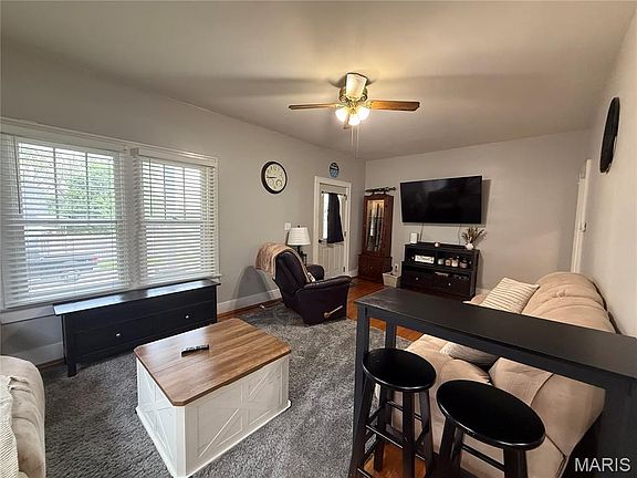 5th image of 2702 Hubbard St
