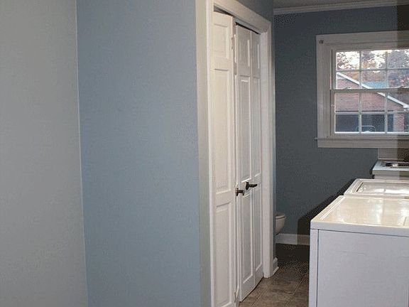 3rd image of 107 Woodvale Cir