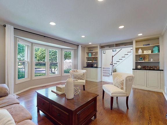 5th image of 490 Thorndale Dr