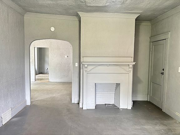 2nd image of 3029 W 51st St #Up