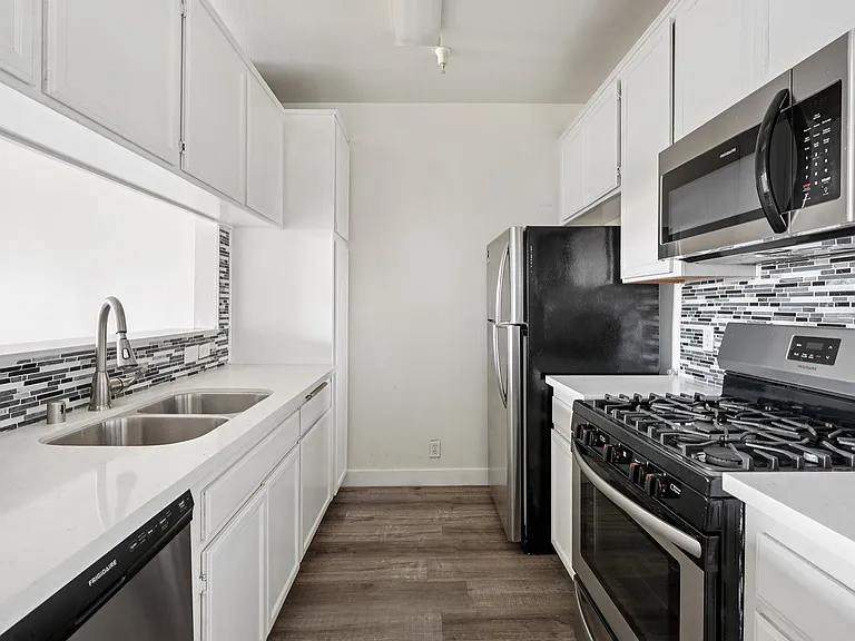 11657 Oxnard Str. — Photo 28