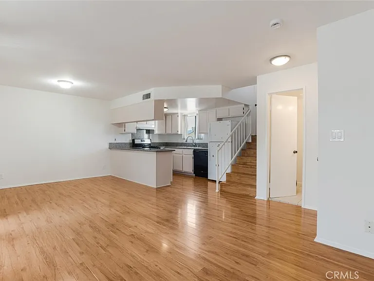1129 Linden Ave #5 — Photo 3