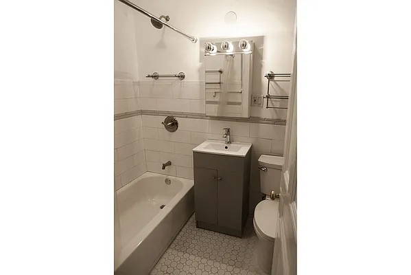 Rented by Warburg | media 25