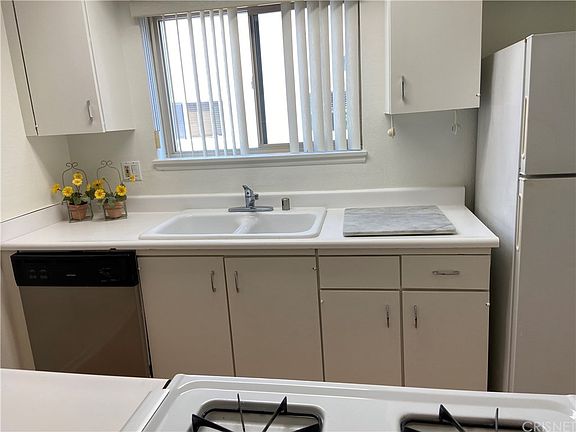 5th image of 6031 Fountain Park Ln APT 12