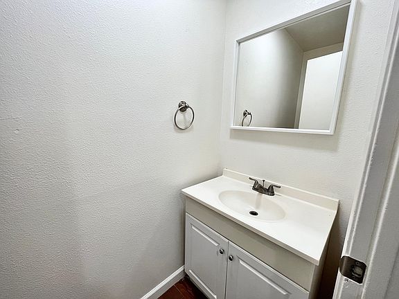 5th image of 1315 Oakdale Ave