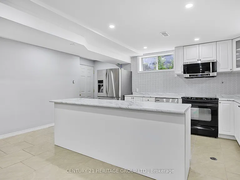 51 Burbank Cir #BASEMENT — Photo 3
