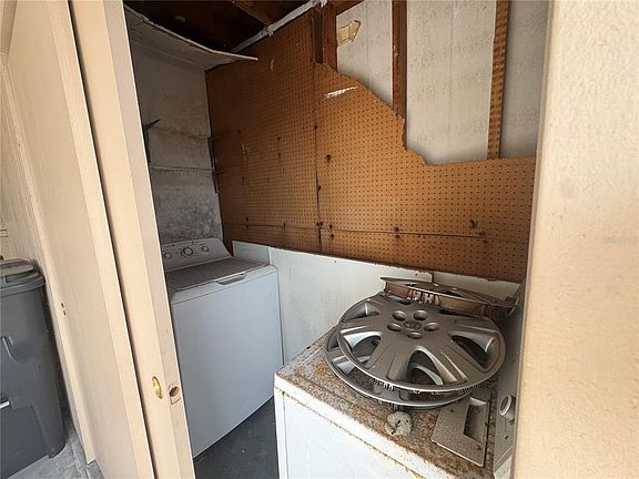 2nd image of 652 Park Cir