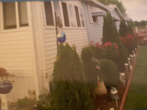 4th image of 6 Menlo Park Dr
