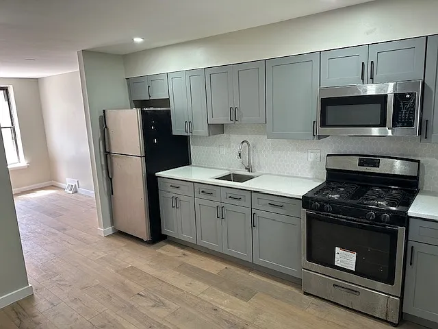 2723 Sears St — Photo 1
